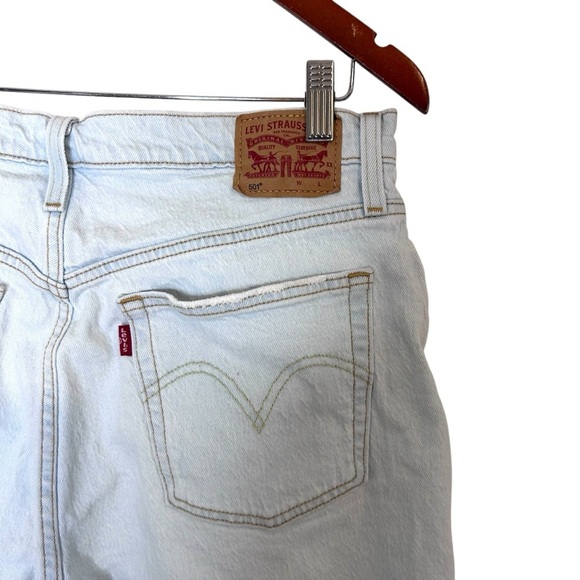 Levi's 501 Womens Mid Thigh Light Wash Jean Shorts- Size 32 - Picture 8 of 13